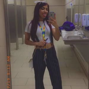 Meet your Posher, Cortney